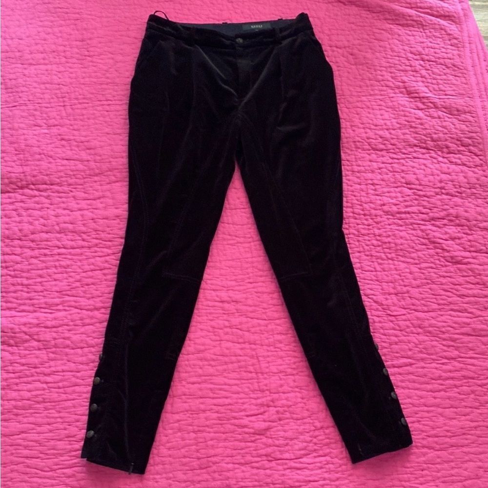 Gucci Elegant Black Velvet Pants, US4